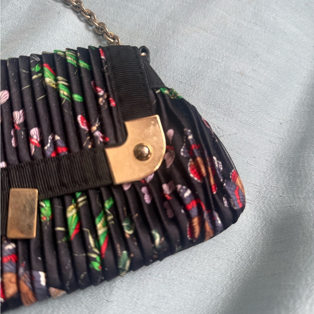 Gucci Black Floral Pleated Chain-Handle Evening Clutch - Picture 2 of 6